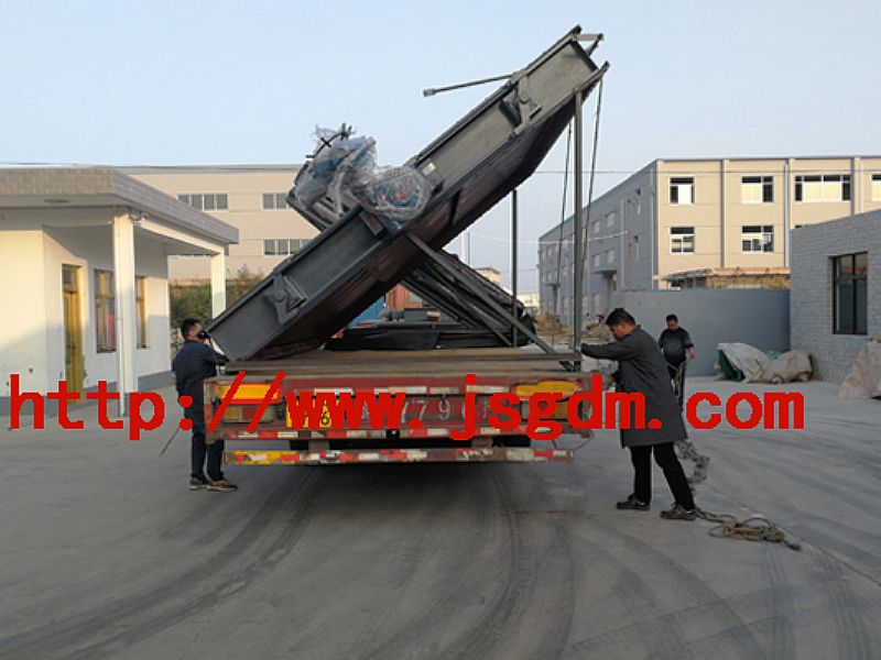 擋板門(mén)出庫(kù)，準(zhǔn)備發(fā)往安徽