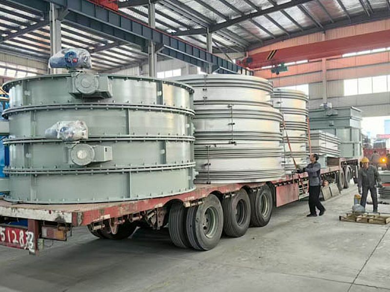 來看巨正一批擋板門的發(fā)貨現(xiàn)場(chǎng)